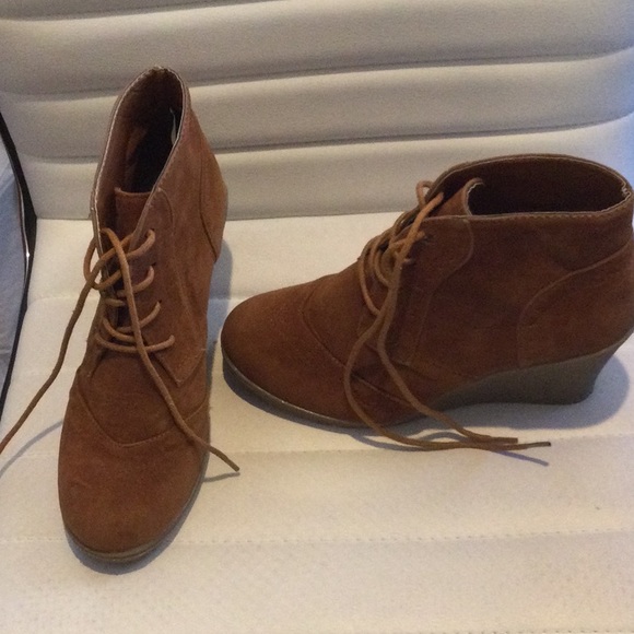 Brown suede croc effect wedge heeled booties,7/8 - Picture 3 of 5